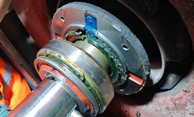 Plan zum Austausch der Lager des Motors einer Hochdruckpresse